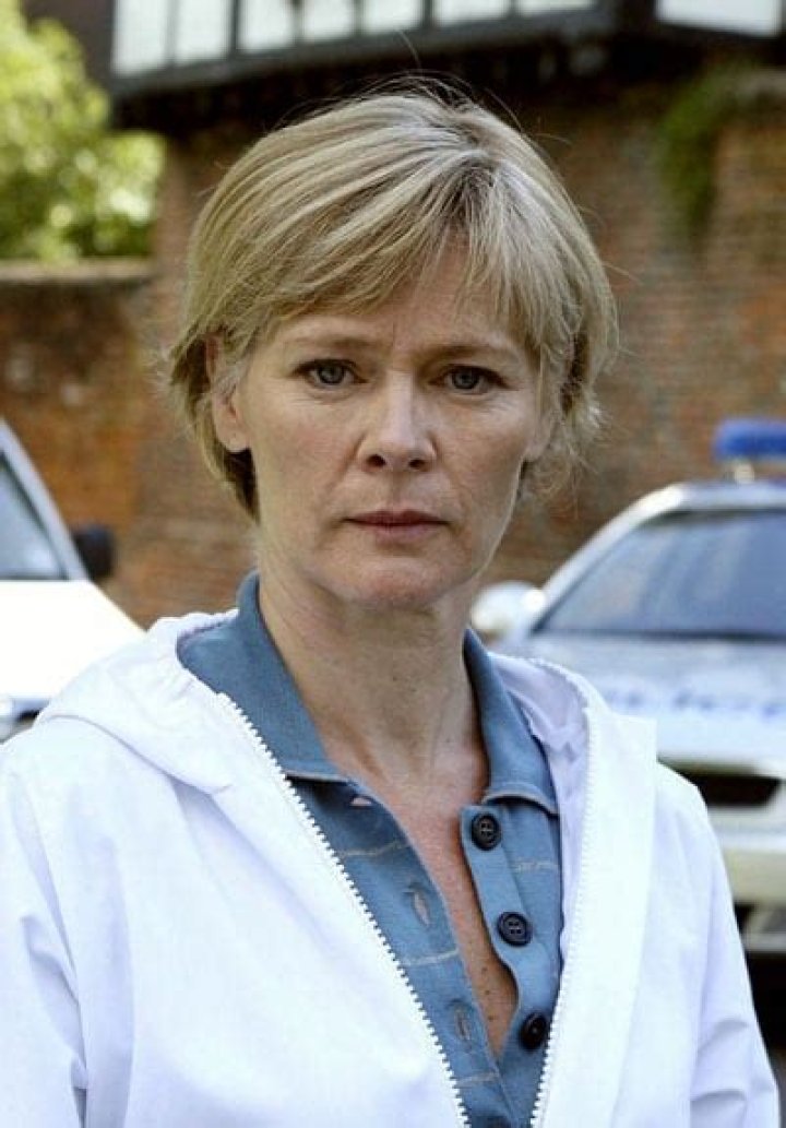 Clare Holman Bio, Wiki, Age, Height, Husband, Kids, Movies, Tv Shows, The Crown, and Net Worth ·