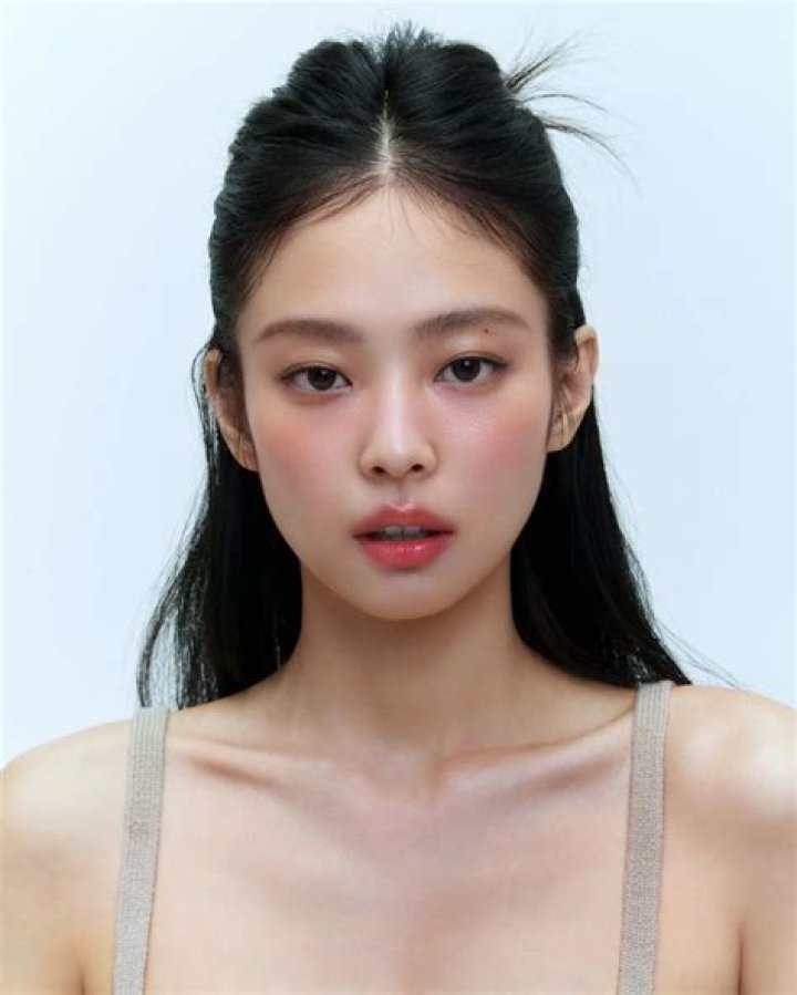 Jennie Kim's Guide To Youthful Beauty: Age, Height, And More
