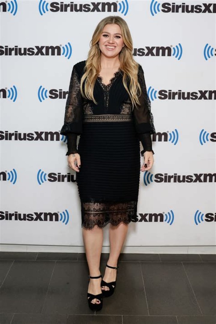 Kelly Clarkson Height, Age & Measurements – How tall is Kelly Clarkson?