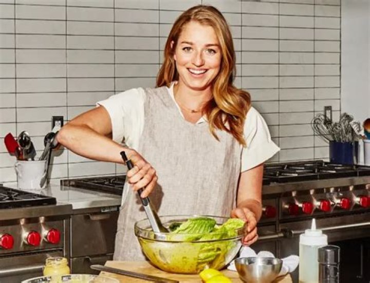 Molly Baz Height, Weight, Net Worth, Age, Birthday, Wikipedia, Who, Nationality, Biography
