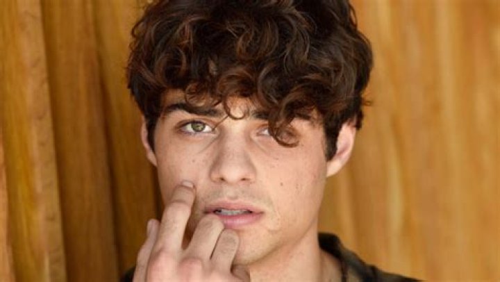 Noah Centineos Nude Video Leaks Online & Fans Go Wild On Twitter Hollywood Life ·