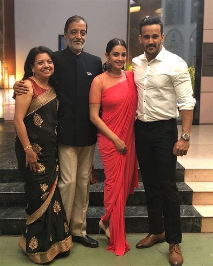 Rohit Reddy- Bio, Wiki, Age, Girlfriend, Height, Career, Net Worth ·
