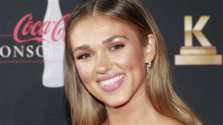Unveiling Sadie Robertson's Net Worth: Secrets To Financial Success