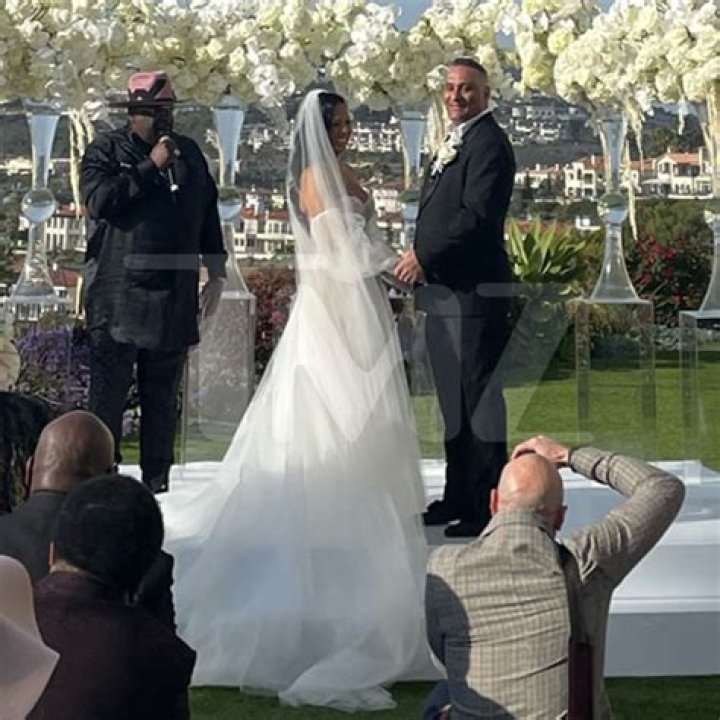 Unveiling The Enigmatic Woman Behind Cedric The Entertainer