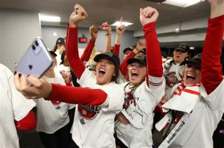 Wisconsin Volleyball Locker Room Video: Viral Scandal 2023 ·